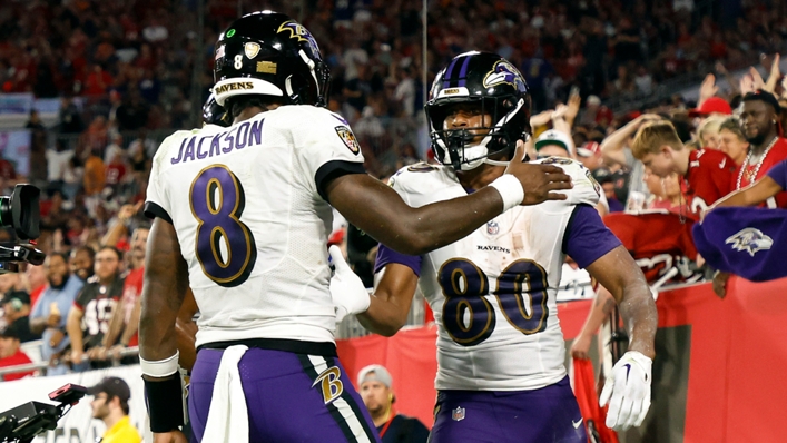 Dua operan touchdown Jackson mengangkat Ravens
