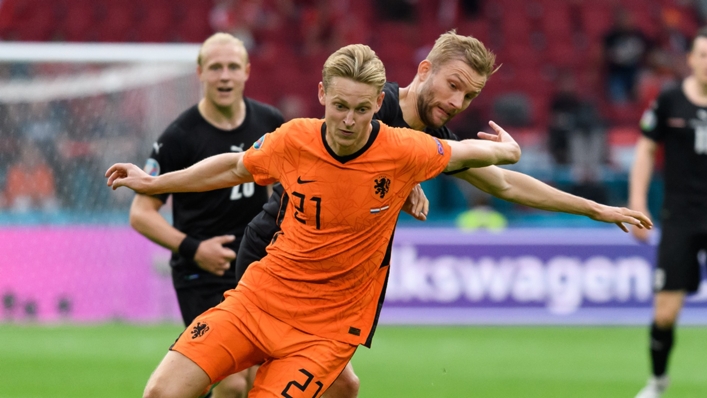 Frenkie de Jong shrugs off a challenge against Austria