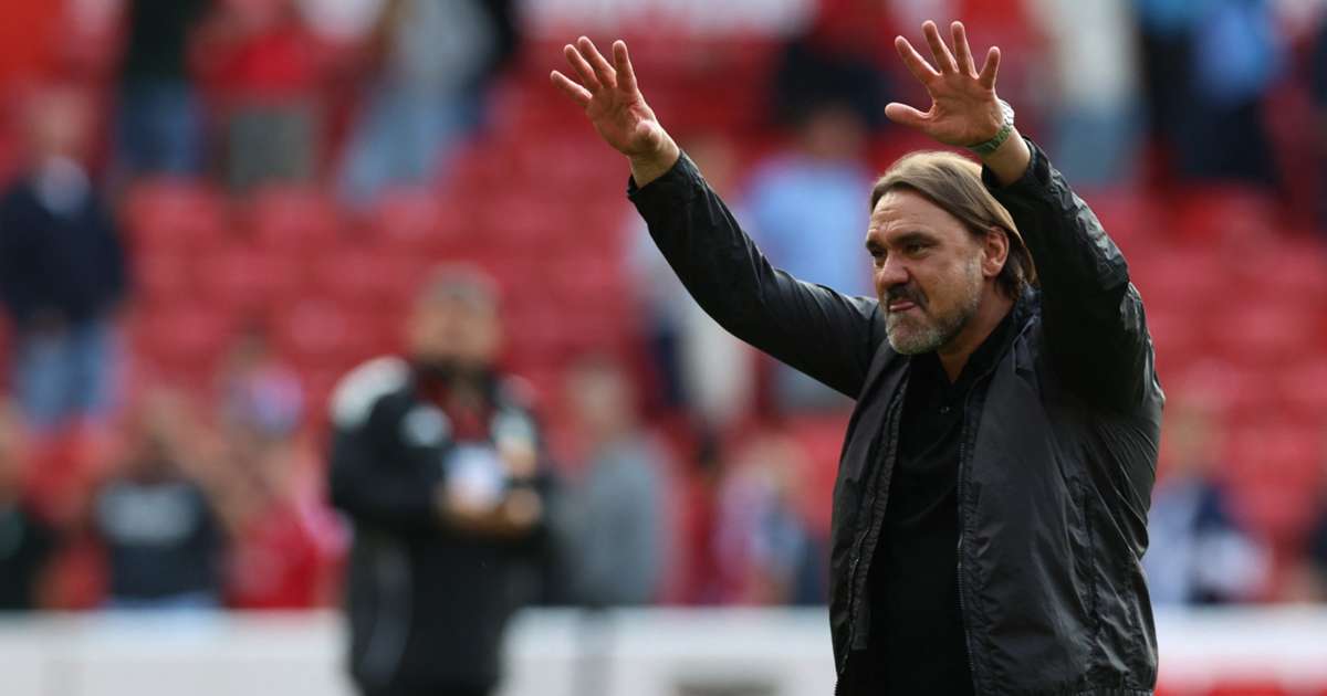 Leeds United manager Daniel Farke on the touchline