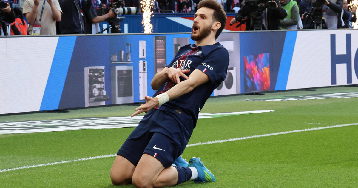 Paris Saint-Germain 3-0 Nantes: Kvaratskhelia double sends hosts four  points clear