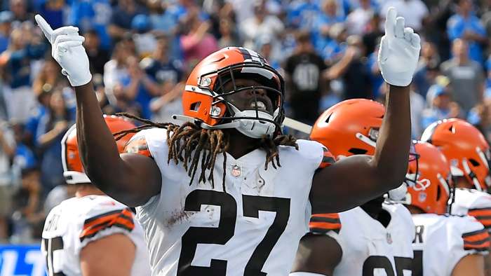 Browns reunite with running back Hunt after Chubb’s season-ending injury