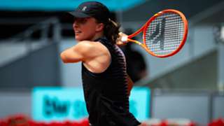 Swiatek cruises past Snigur to start Madrid Open campaign