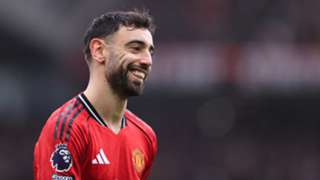 Carrick hails Fernandes as Man Utd pass stern Villa test in top-four race