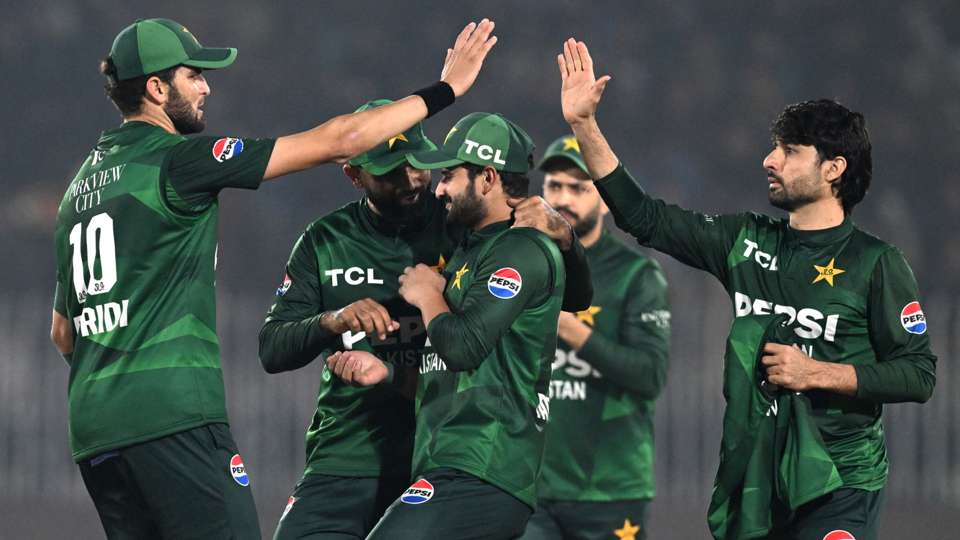 Pakistan crowned tri-series champions after another Sri Lanka batting collapse