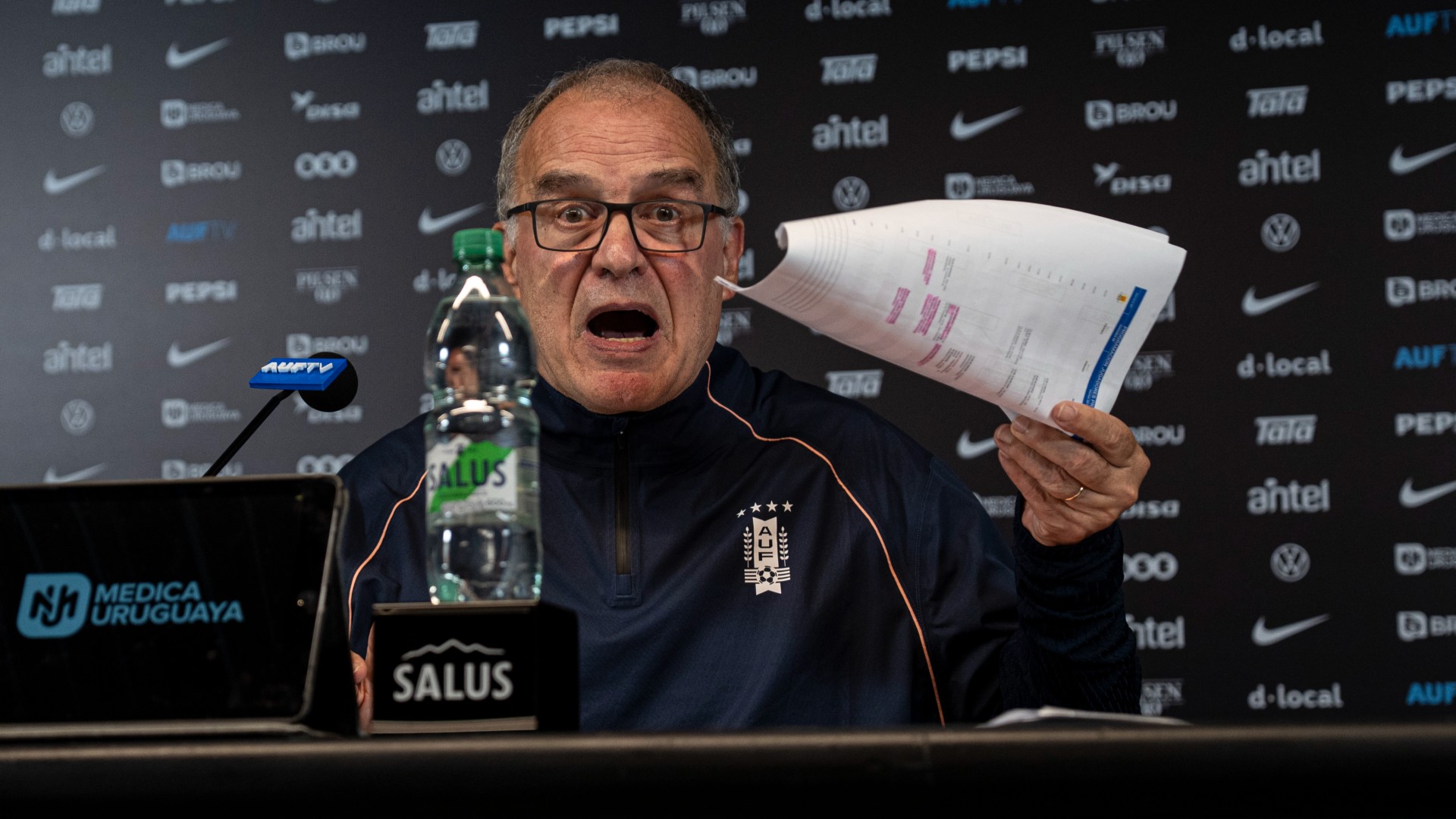 Bielsa resigns after Uruguay's disastrous World Cup campaign
