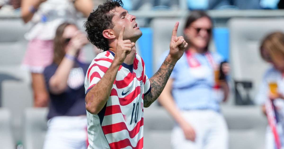 Christian Pulisic celebrates his goal against Senegal