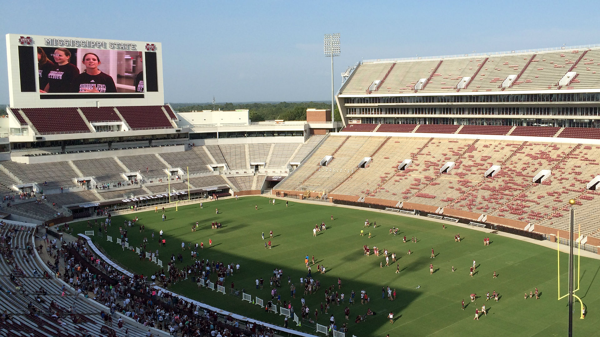 Mississippi State student dies after fall from football stadium ...