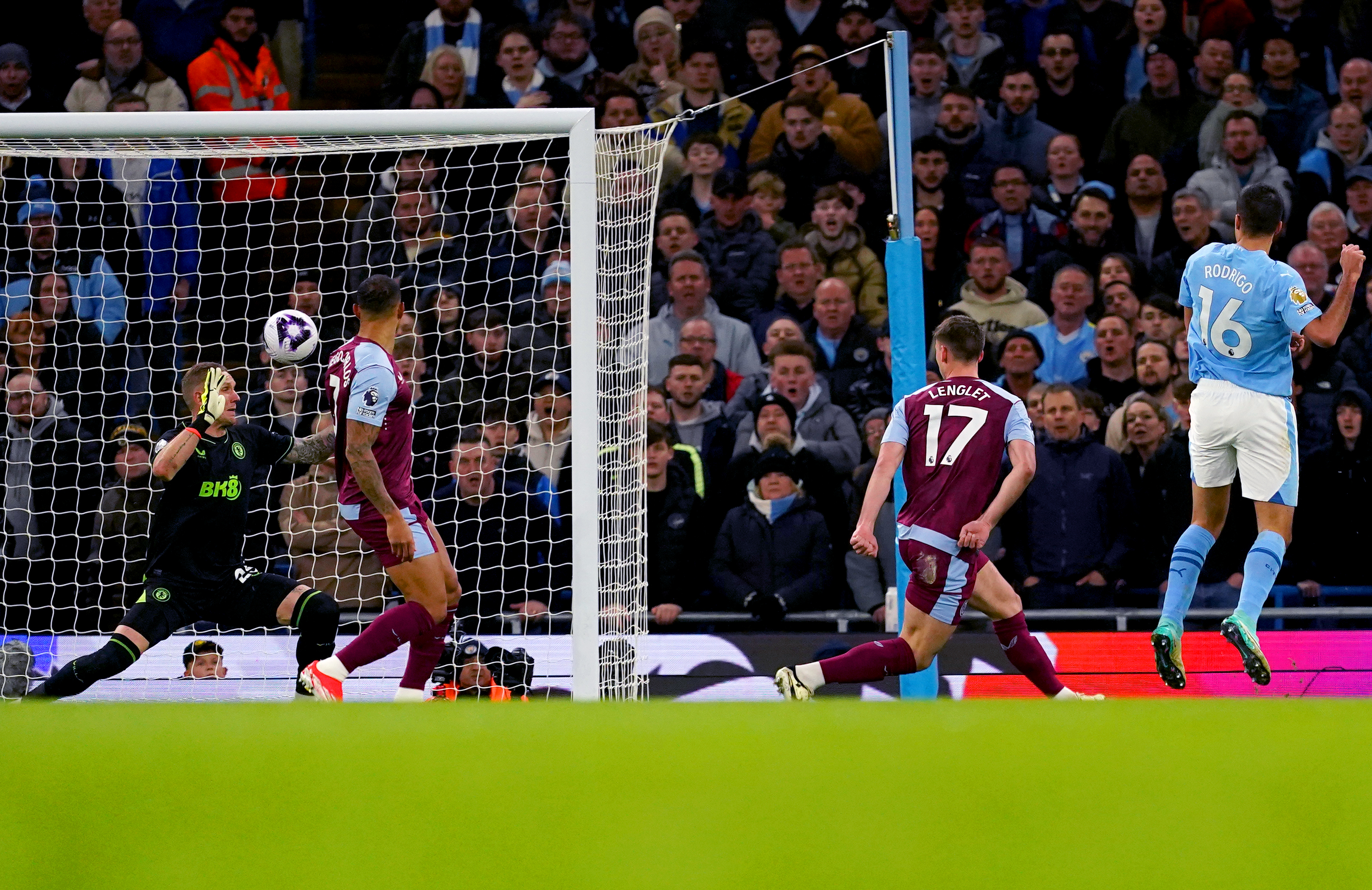 Rodri fires Manchester City into the lead