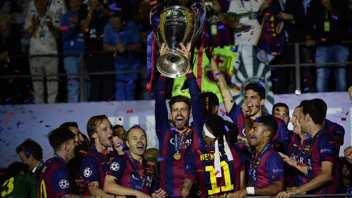Gerard Pique lifts the Champions League trophy in 2015
