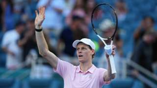Sinner holds onto record sets streak to book Miami quarter-final spot