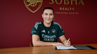 'There's nowhere else I'd rather be' – Catley signs new deal at Arsenal