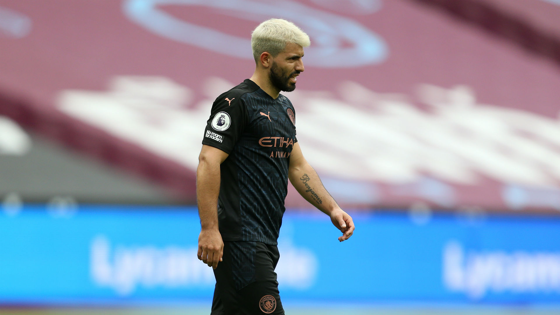 Aguero hamstring injury adds to Man City woes