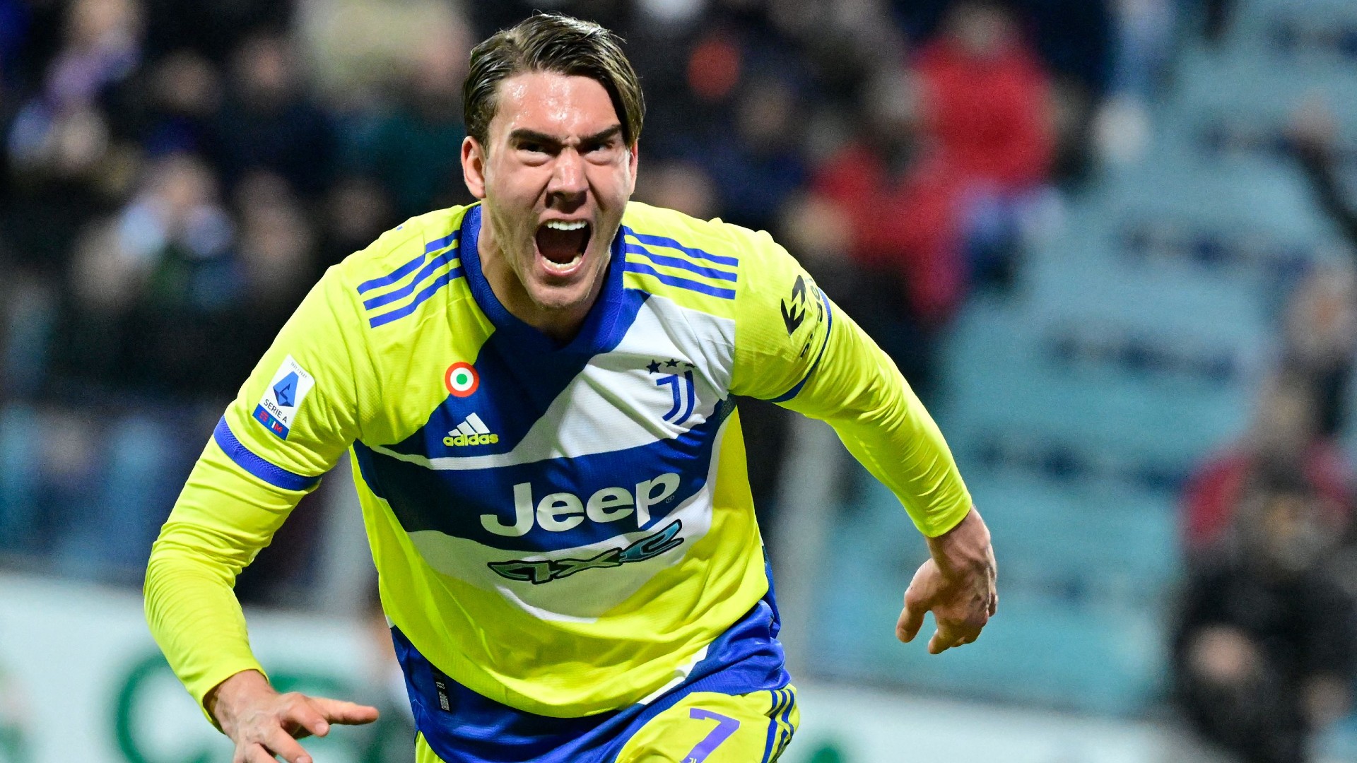 Dusan Vlahovic celebrates his winner for Juventus at Cagliari