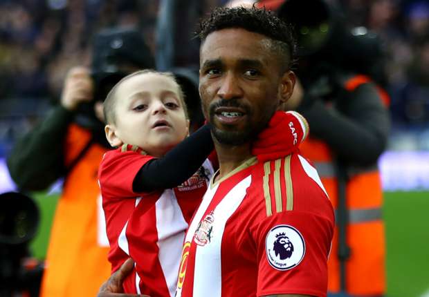 defoe-and-bradley-lowery-cropped_1uq8ey623rlw11u6p2tidb1exo.jpg