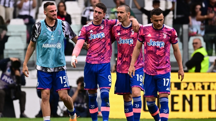 Dusan Vlahovic celebrates with his Juventus team-mates after scoring against Lecce