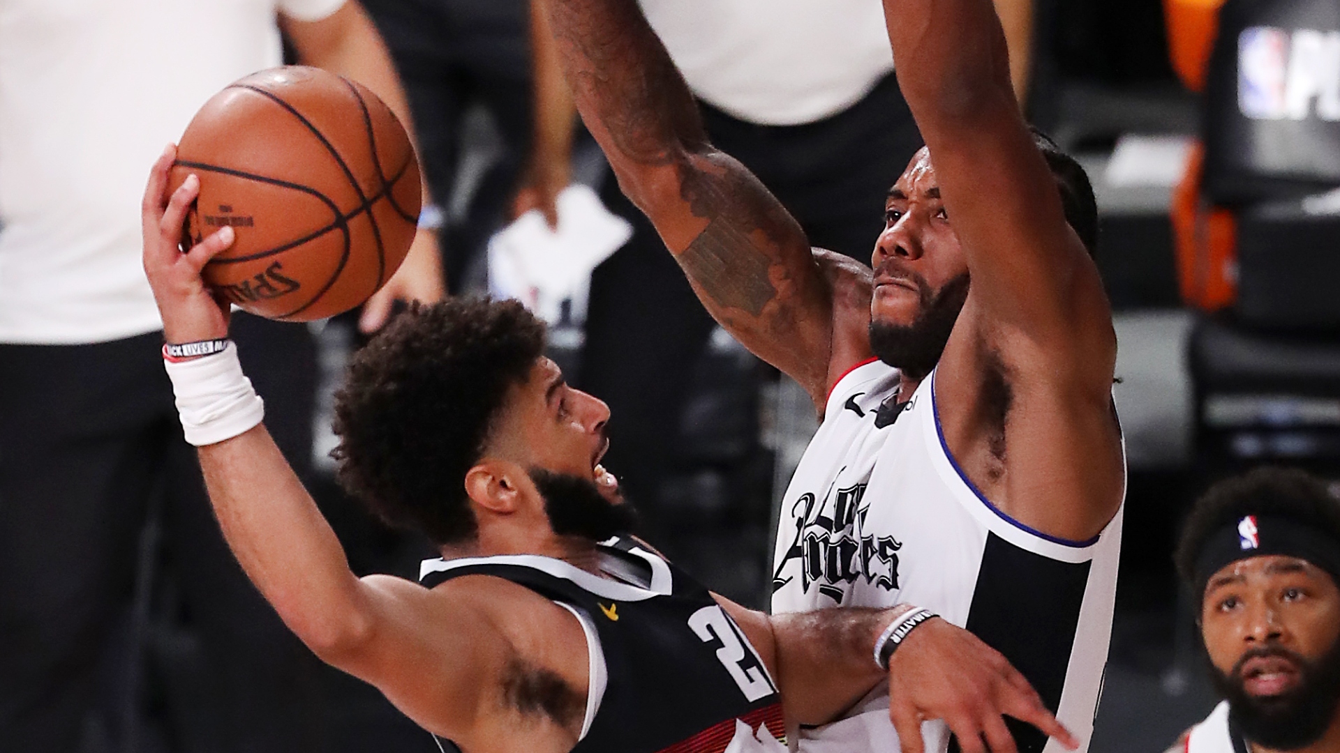 Kawhi Leonard's 'extra-long middle finger' leaves Paul George in awe