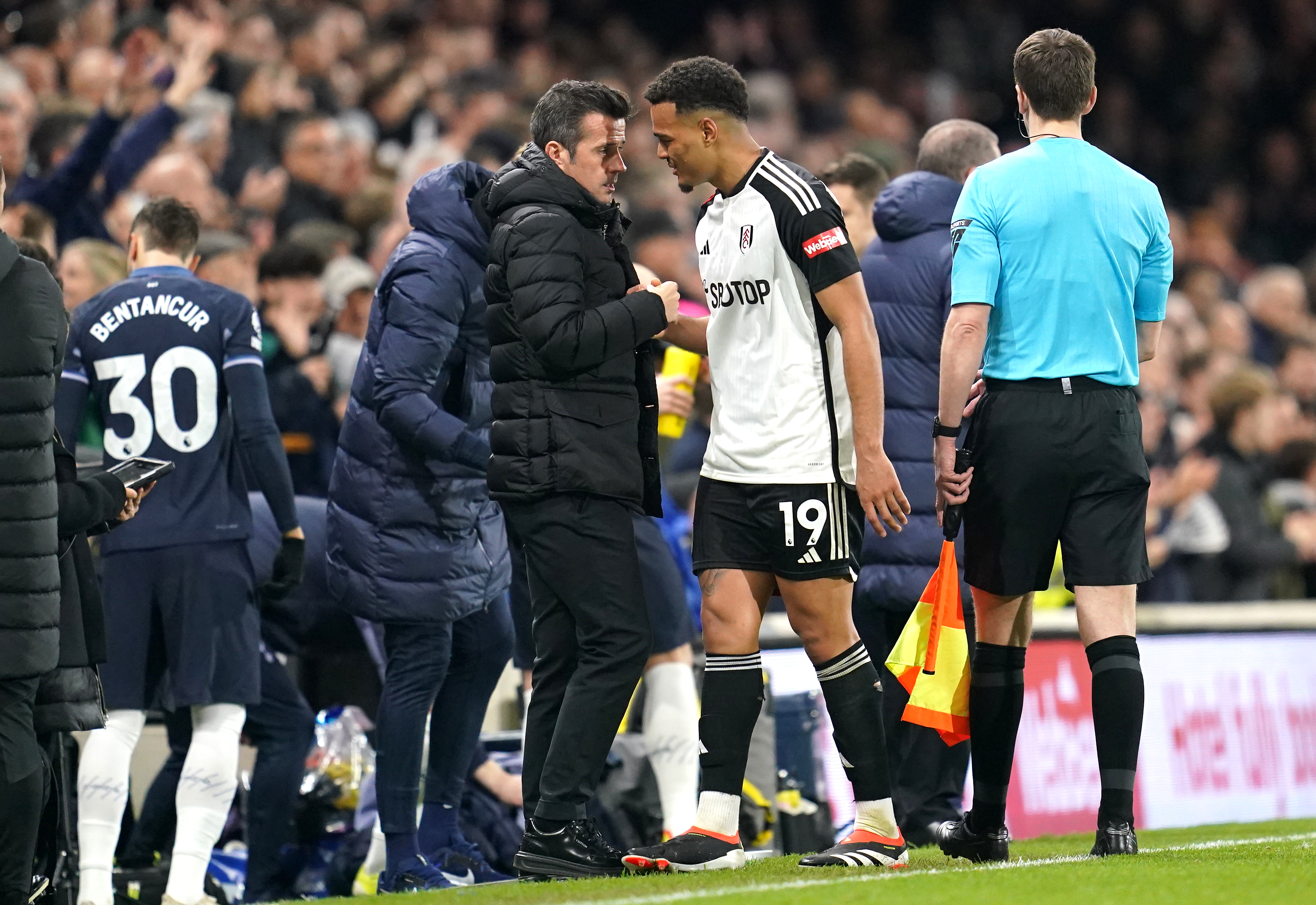 Fulham’s Rodrigo Muniz is congratulated by manager Marco Silva