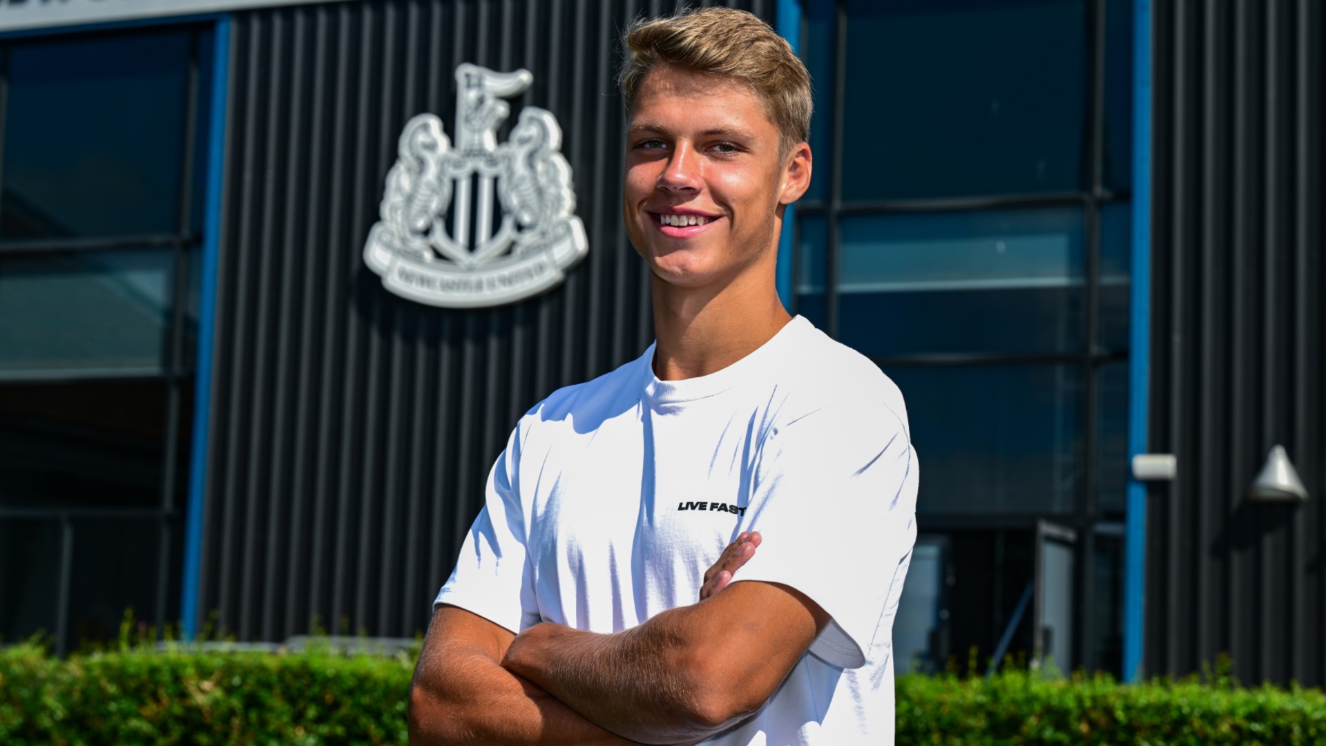 Newcastle bolster midfield options with Steur addition