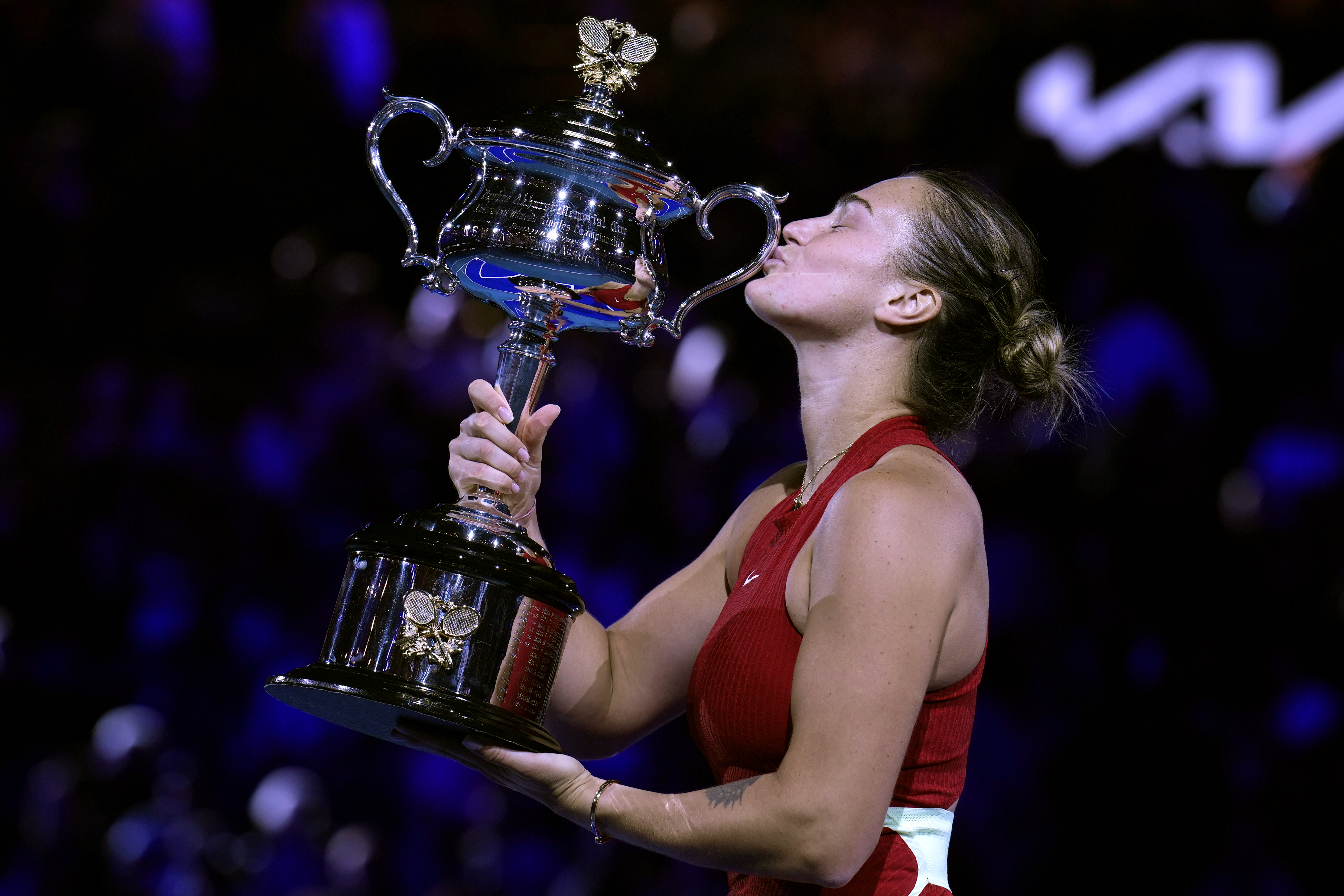 Aryna Sabalenka kisses the Daphne Akhurst Memorial Cup