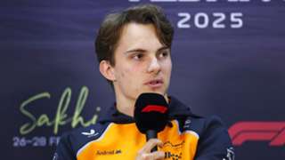 Piastri signs new long-term McLaren contract
