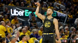 Stephen Curry guided the Golden State Warriors to a Game 1 win against the Dallas Mavericks