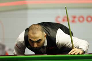Judd Trump on top against wasteful Hossein Vafaei