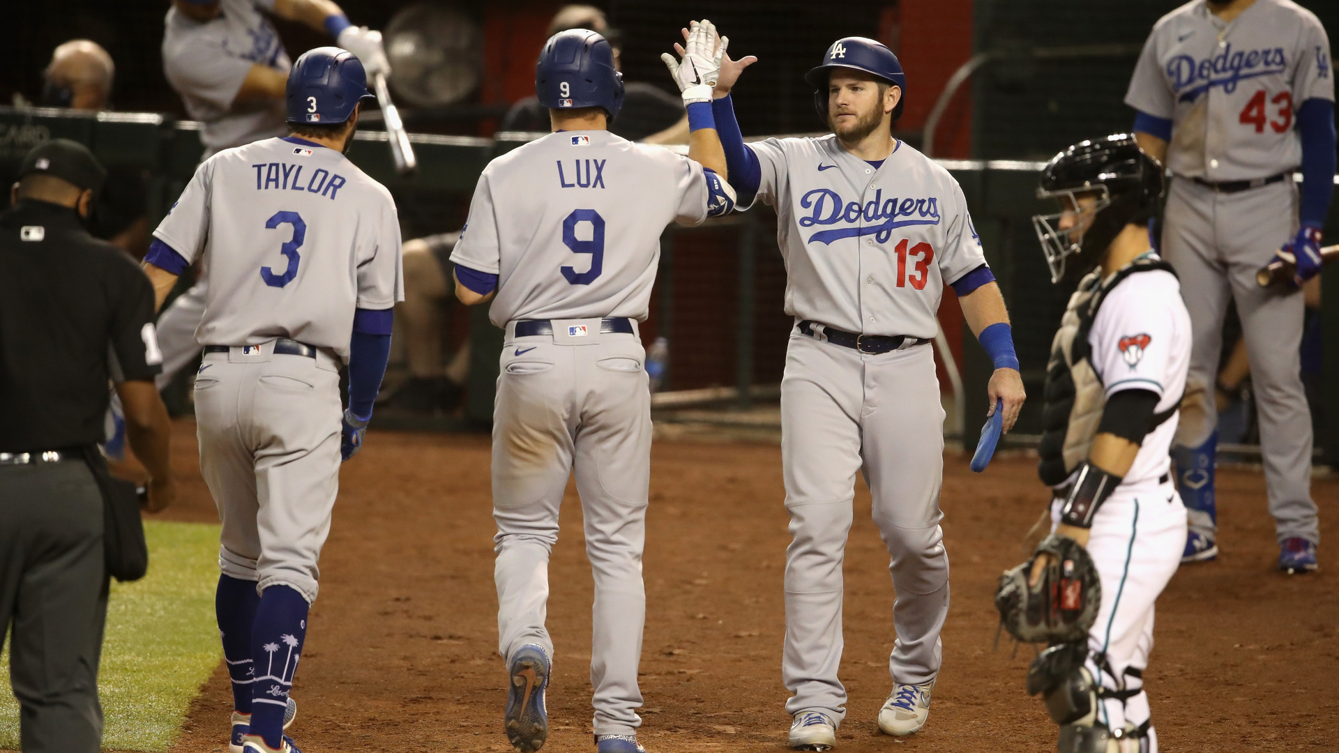 Dodgers rally past Diamondbacks, Rangers snap skid