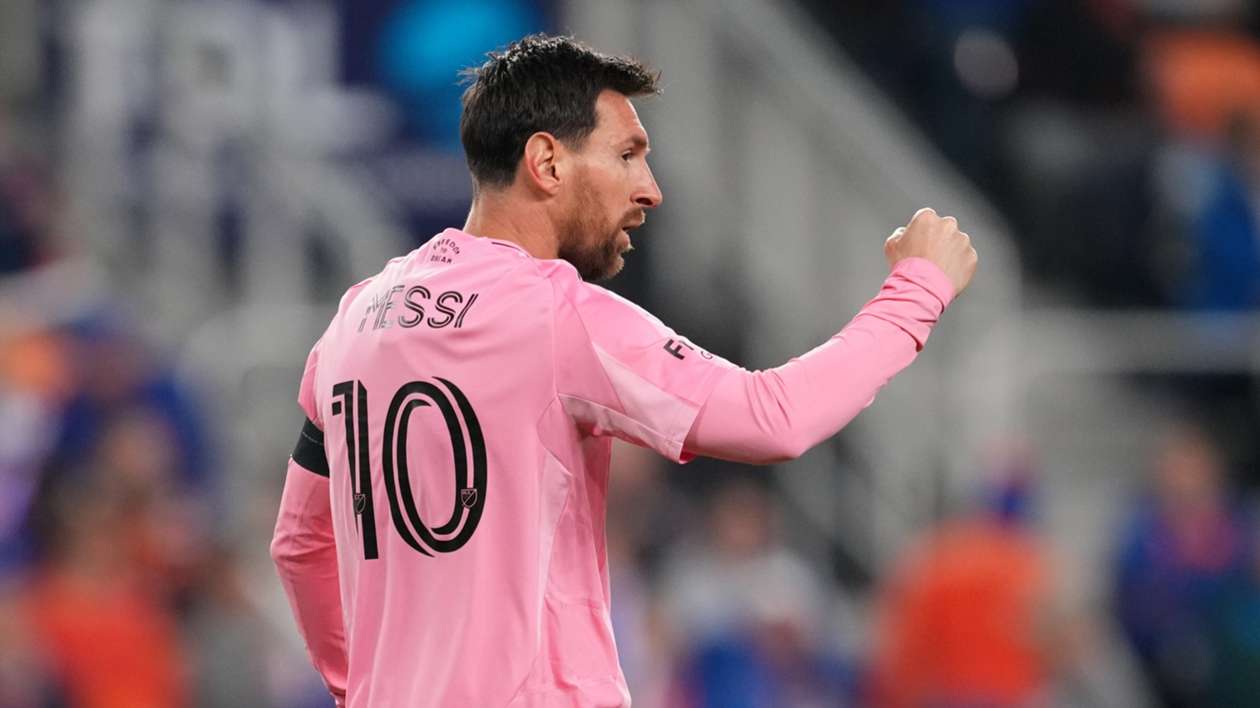 Mascherano: Privilege to coach 'incredible' Messi