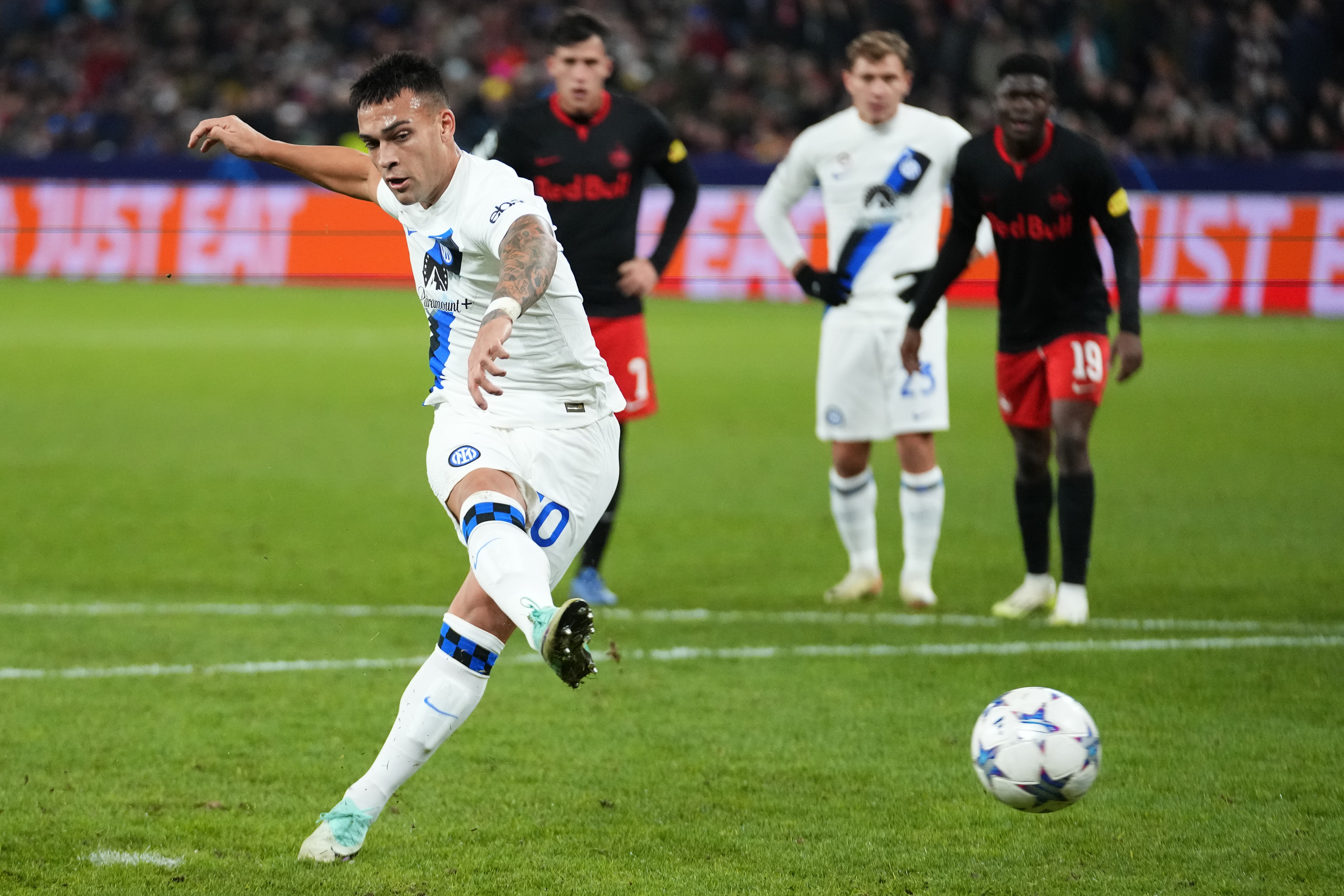 Lautaro Martinez fires Inter Milan into Champions League last 16