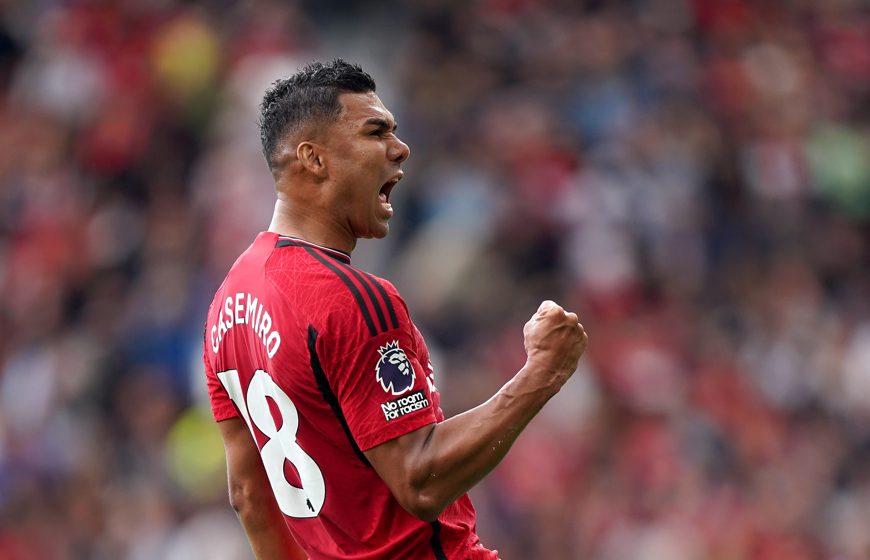 Bruno Fernandes on the spot to cap Manchester United comeback after poor start