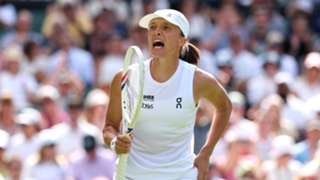 Swiatek comes through tense Townsend test at Wimbledon