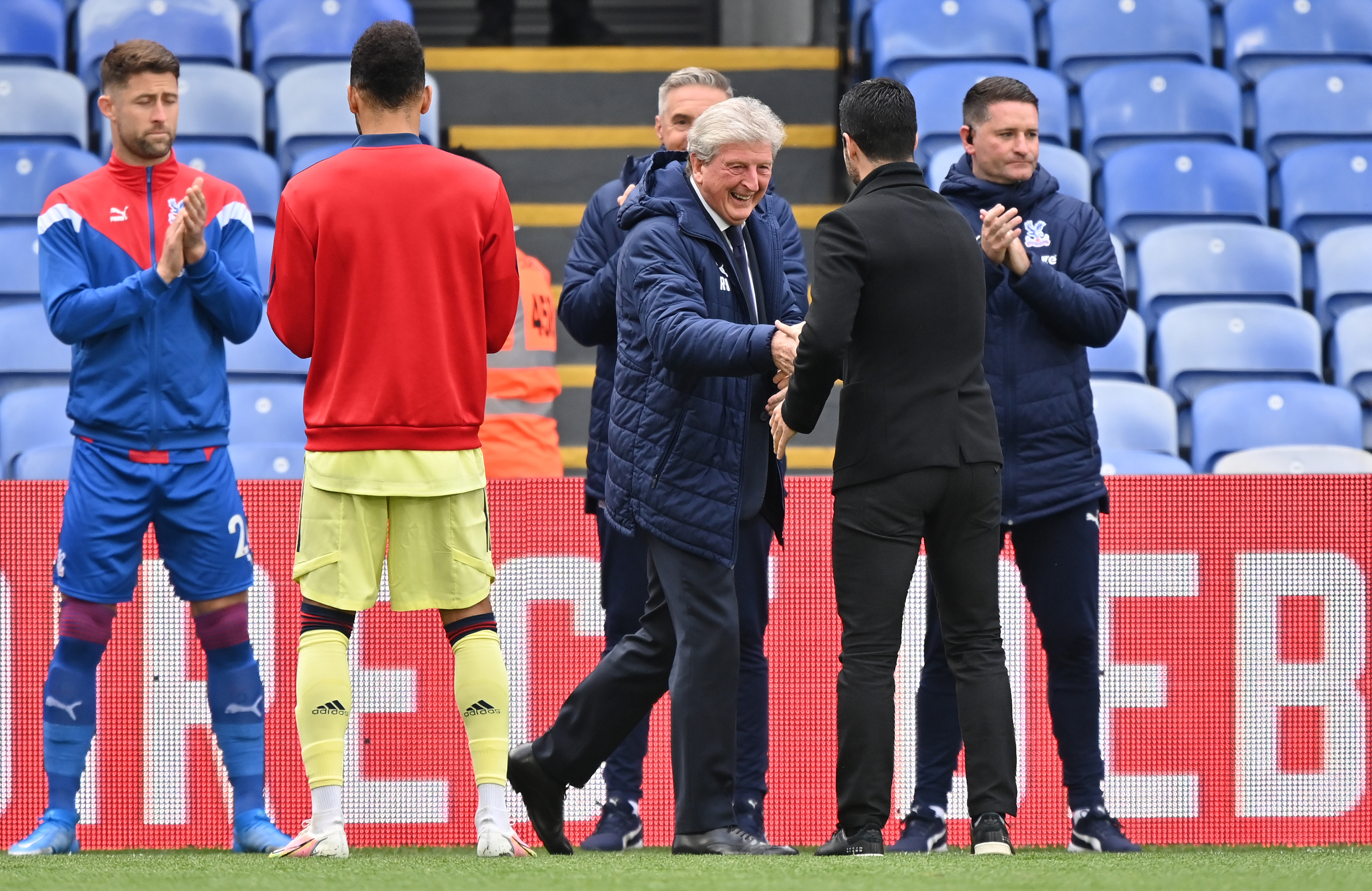 Crystal Palace manager Roy Hodgson (centre) shakes hands with Arsenal manager Mikel Arteta (2nd right)