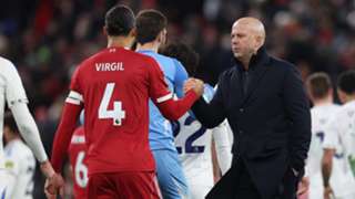 Van Dijk slams 'disrespectful' question to Liverpool boss Slot over Alonso links