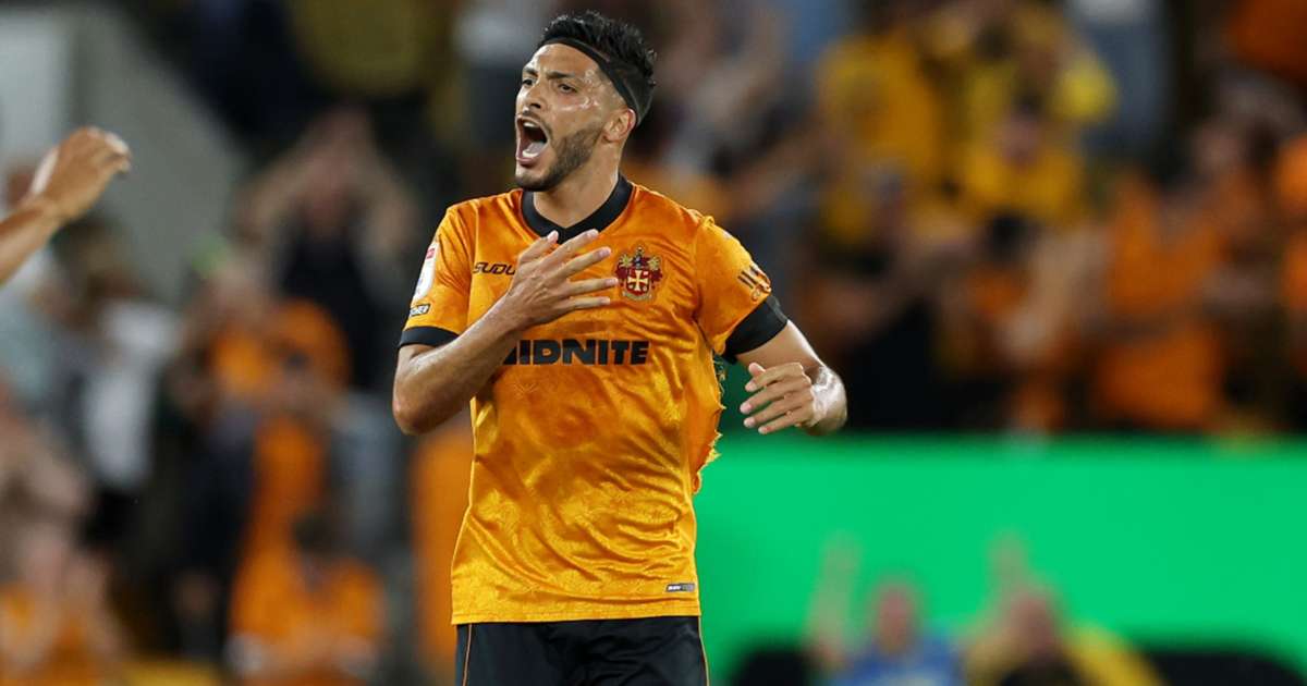 Jimenez rescues Wolves with 93rd-minute penalty in 2-2 Championship opener draw