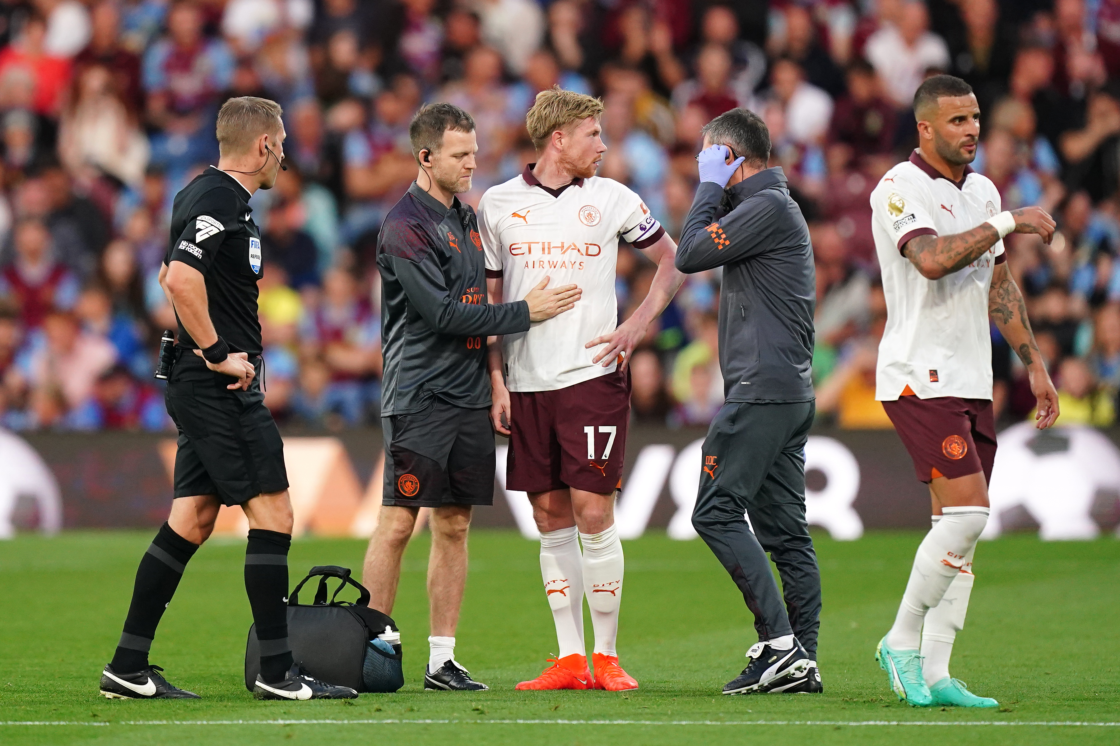 Kevin De Bruyne, centre, was taken off with a hamstring injury