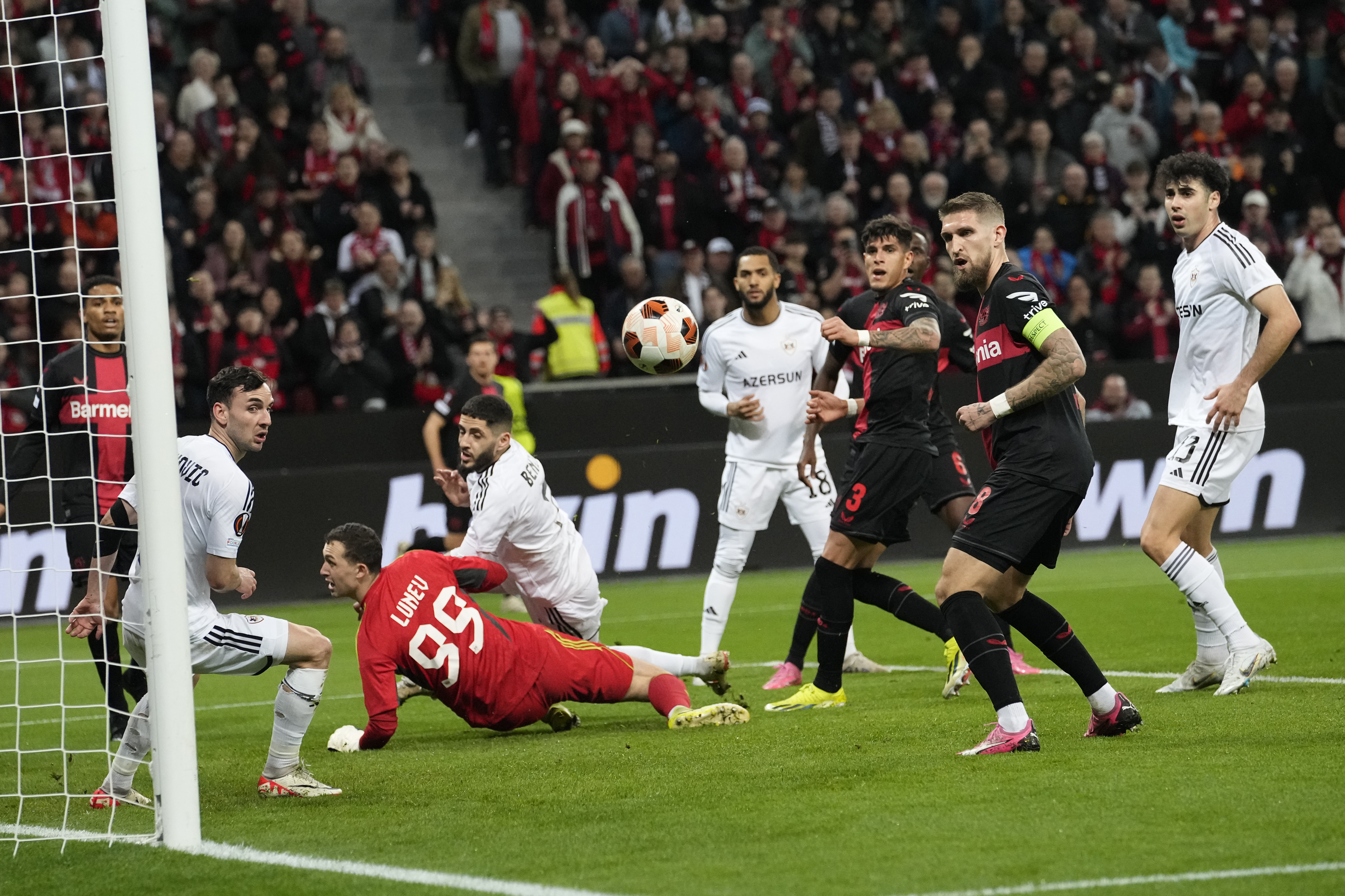 Bayer Leverkusen go close to scoring against Qarabag