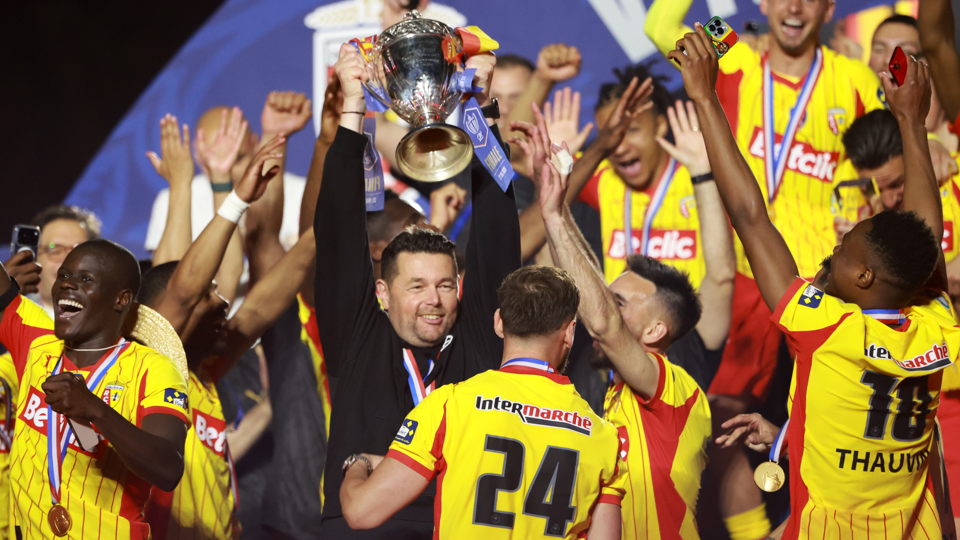 Lens boss Sage reveals contact from other clubs after lifting Coupe de France