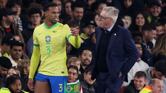 Arsenal's Gabriel leaves Brazil camp with thigh injury