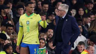 Arsenal's Gabriel leaves Brazil camp with thigh injury