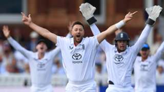 England bowlers dominate as Pakistan vanquished in second Test