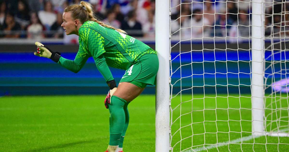 Hampton's last-gasp heroics earn Chelsea a point in VAR-dominated Lyon stalemate