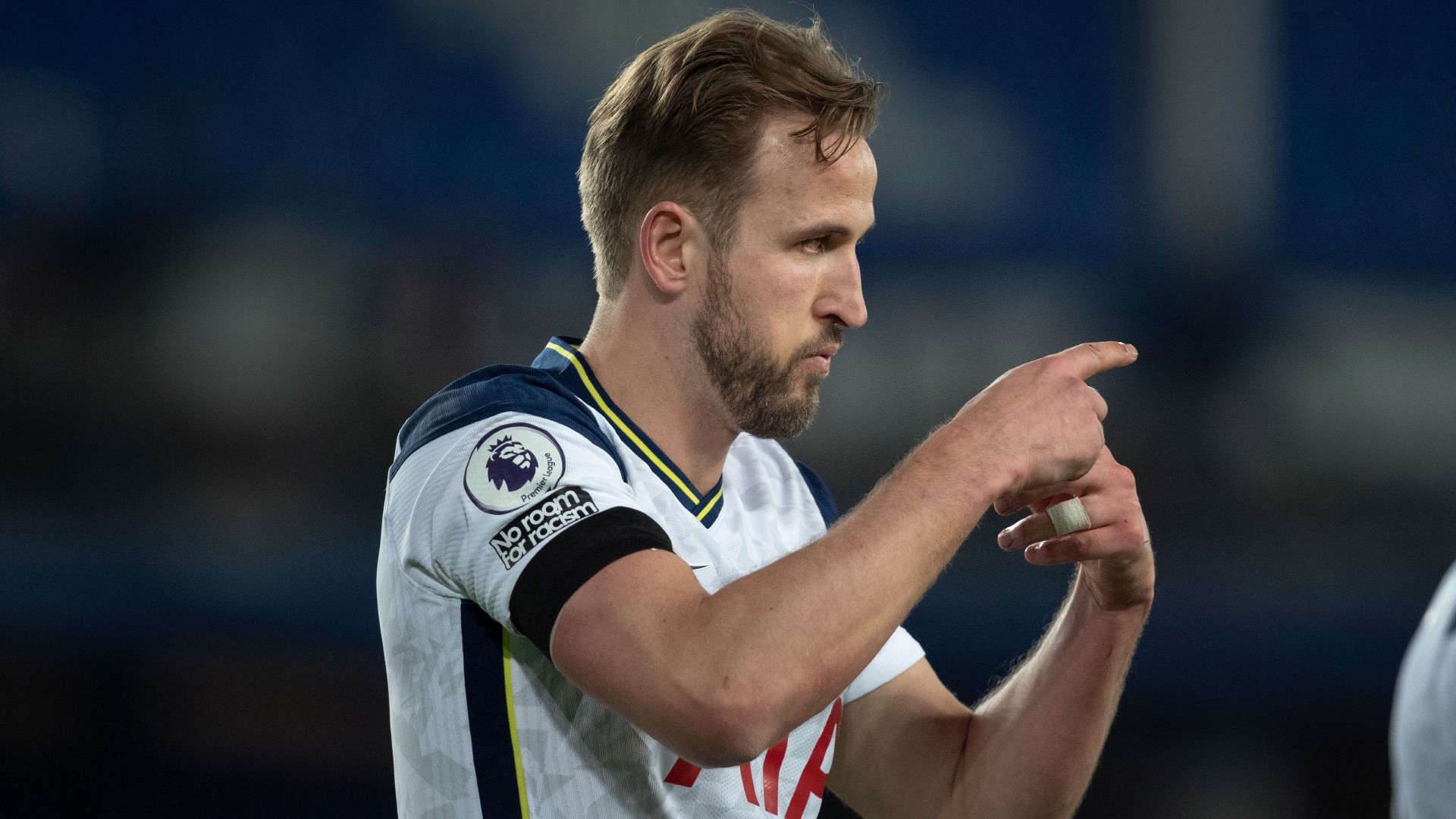 Kane wants talks with Tottenham chairman Levy as striker admits to 'crossroads' in career