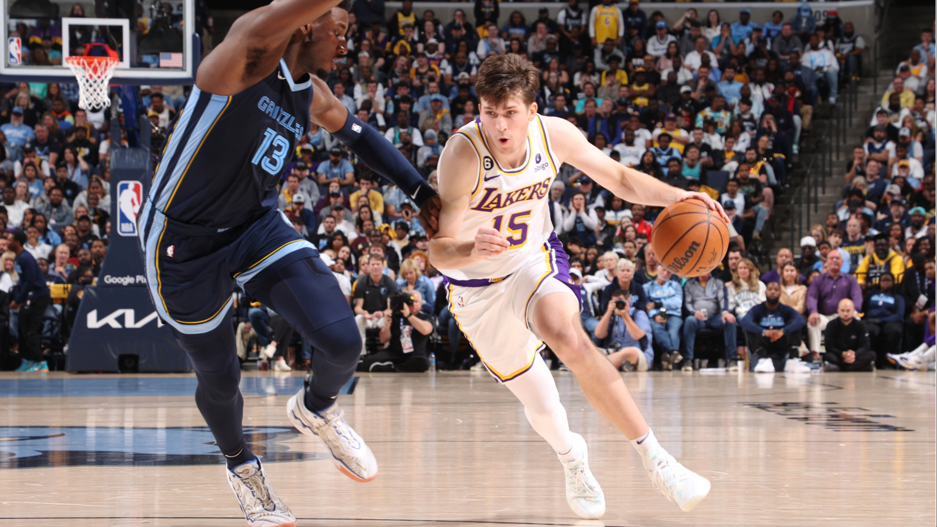 勒布朗NBA分享对里夫斯和八村的信任 湖人支持球员摇摆 第1场比赛