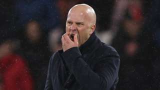 Carragher fears for Slot if Liverpool fail to qualify for Champions League