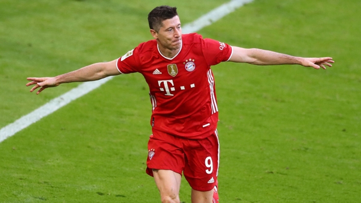 Robert Lewandowski celebrates against Borussia Monchengladbach