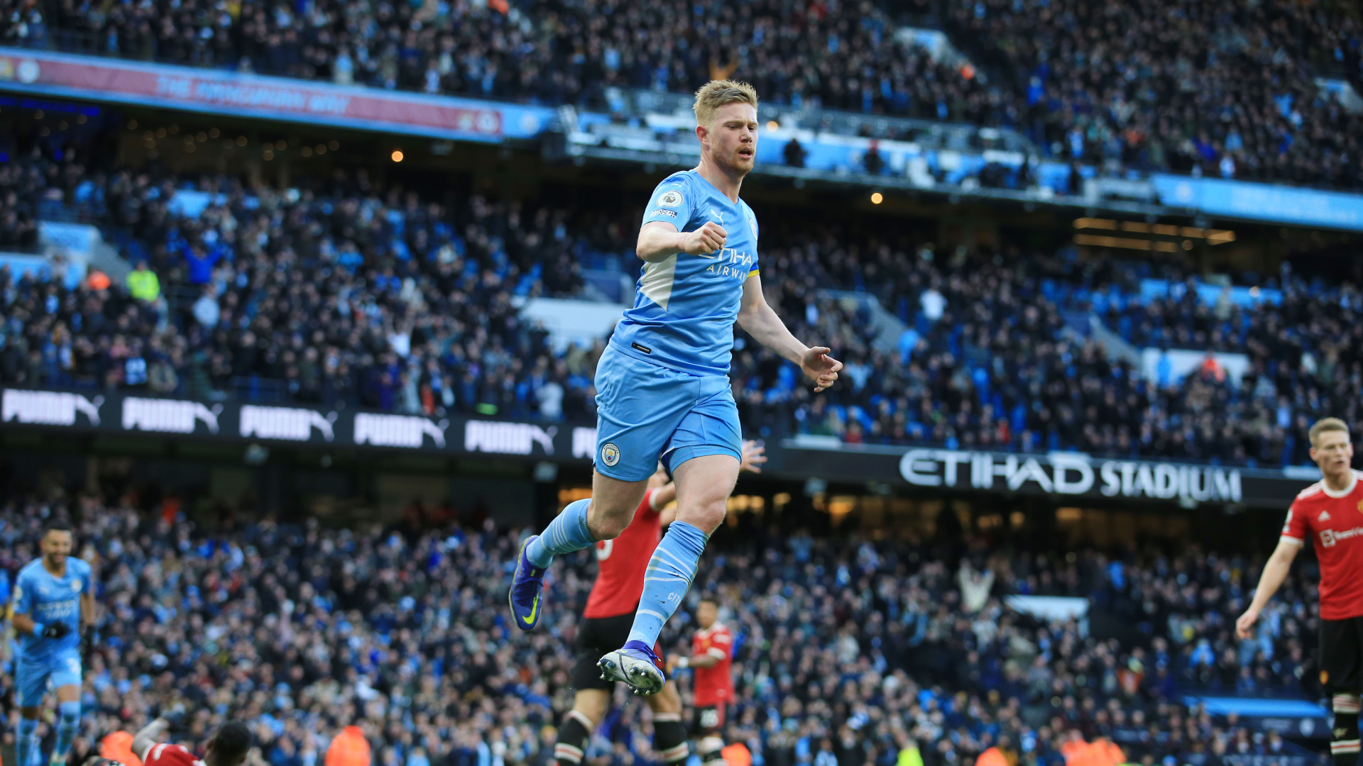 Kevin De Bruyne celebrates scoring against Manchester United