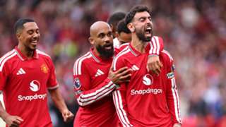Manchester United 5-2 Ipswich Town: Fernandes hat-trick gives Carrick's men lift-off