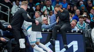 Hornets coach Lee holds hands up for 'foolish' clash with Ball
