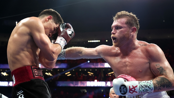 Saul 'Canelo' Alvarez (r) suffered only his second career loss on Saturday