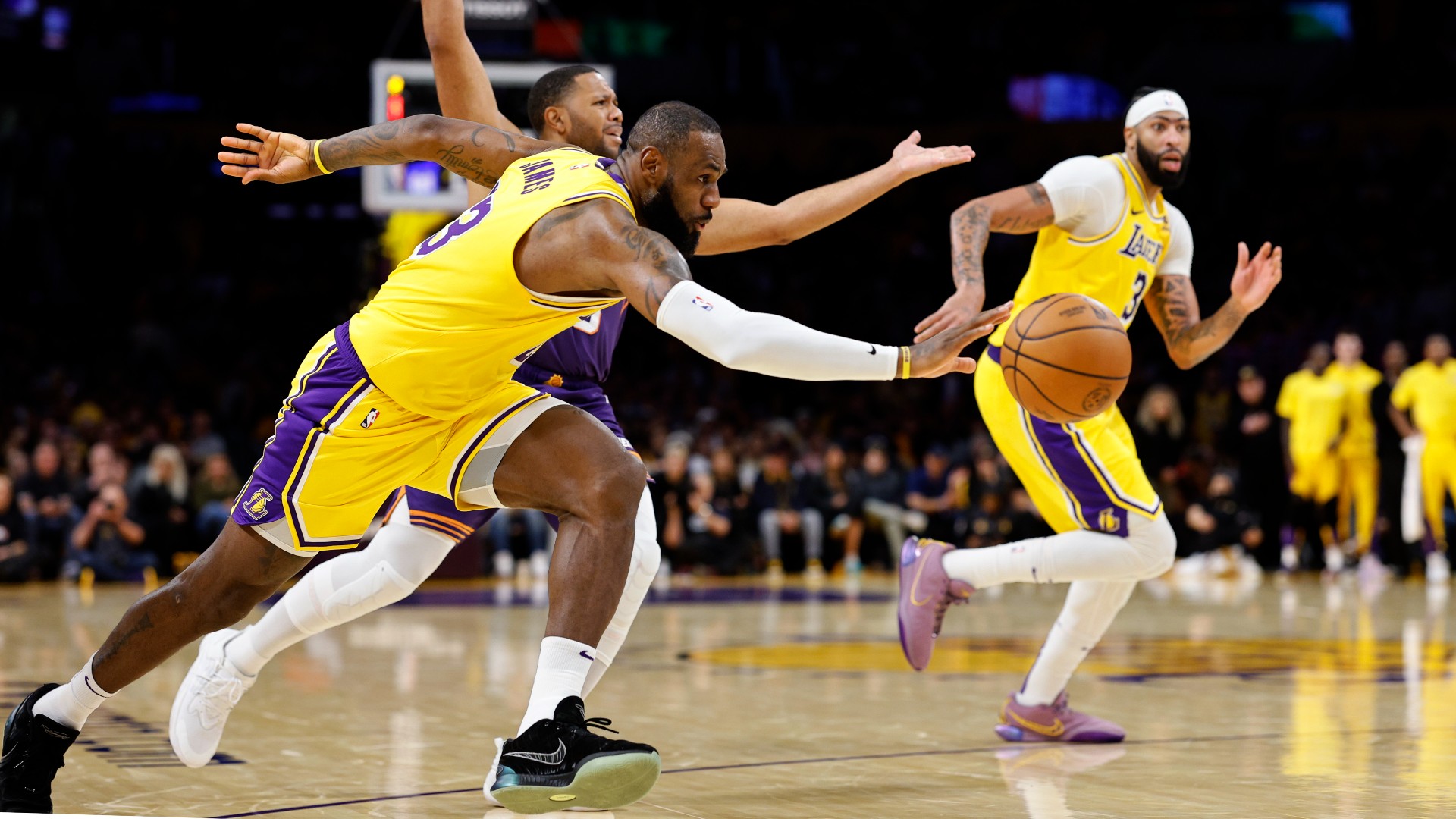 LeBron James: 'Easy' call to ignore minutes limit in Lakers' comeback win